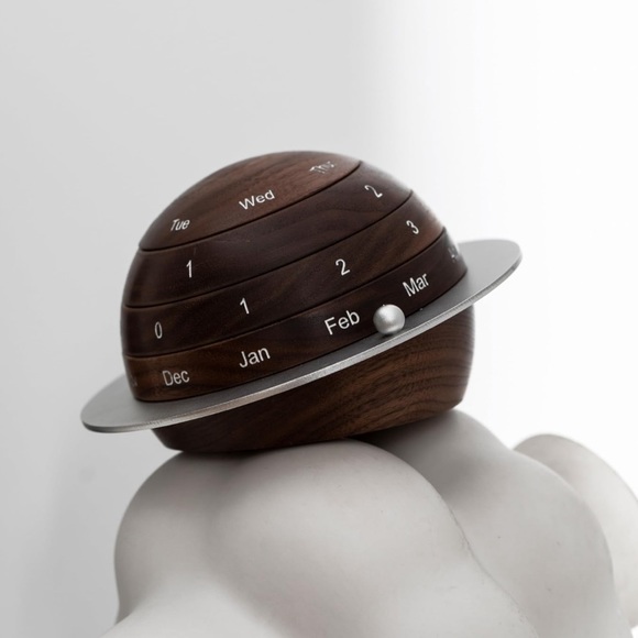 Wooden desktop calendar, Cubicle decor, Office desk decor - Picture 3 of 7